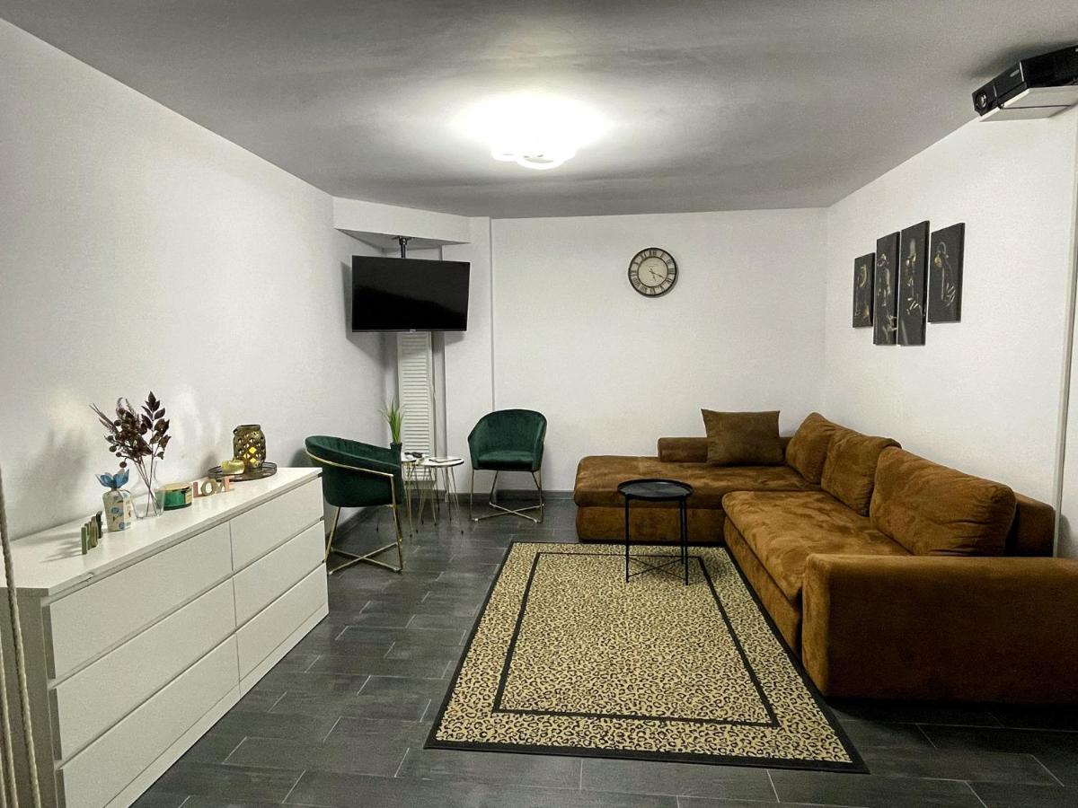 3 Rooms Cinema Garden Parking House Bucarest Exterior foto