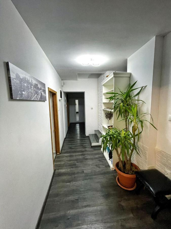 3 Rooms Cinema Garden Parking House Bucarest Exterior foto